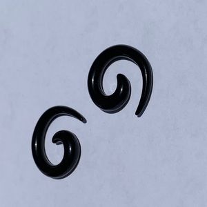 ✨ Black 2G spiral gauges ✨